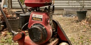 廃棄された転圧機(プレートコンパクタ)を修理